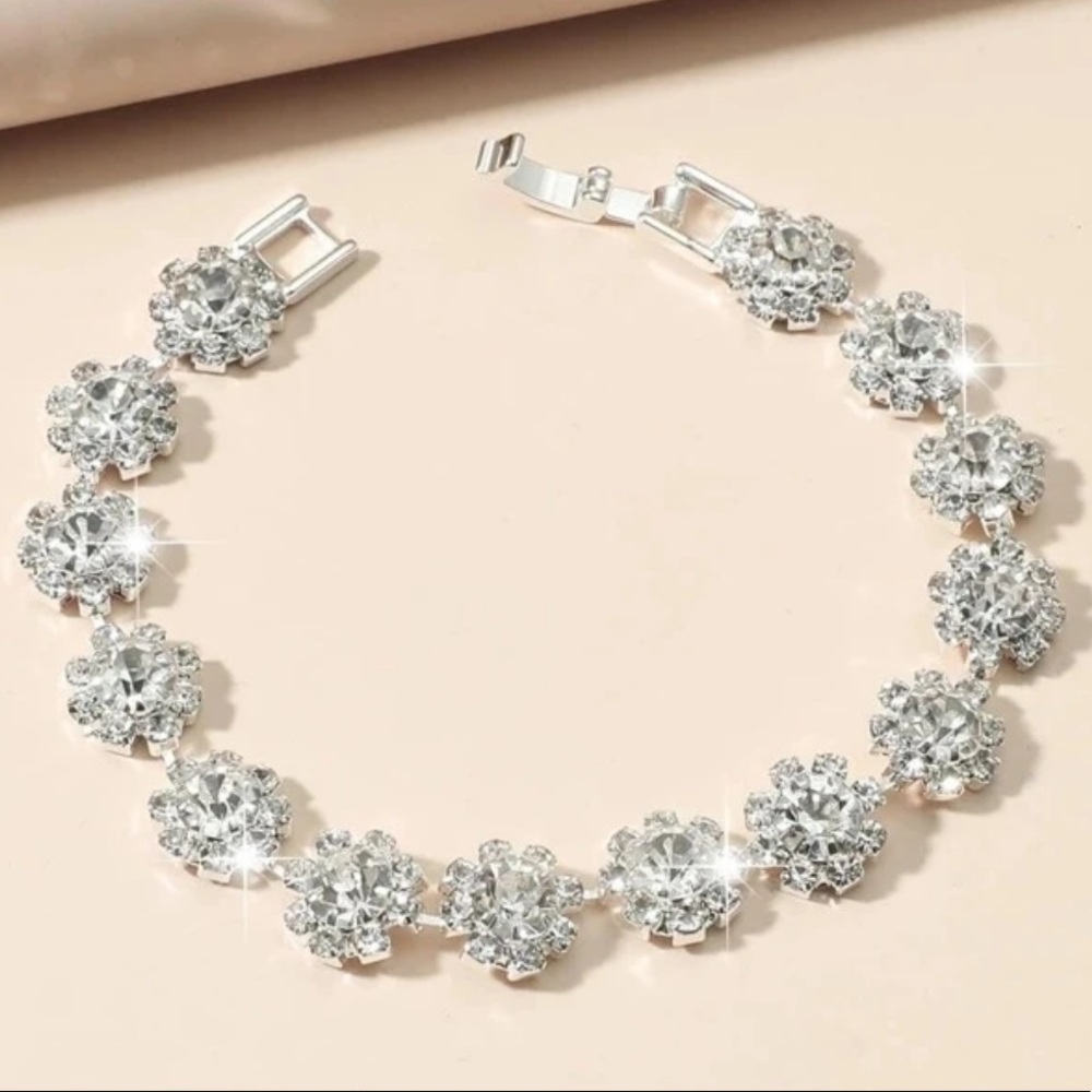 💗 Gorgeous Bling Silver Bracelet - Picture 2 of 2